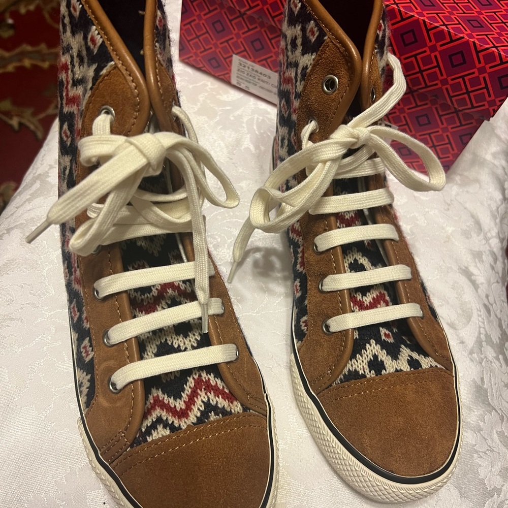 Tory Burch Noah High Top Sneaker in ZIG ZAG KNIT/ CINNAMON Size 8.5 New - Picture 2 of 3